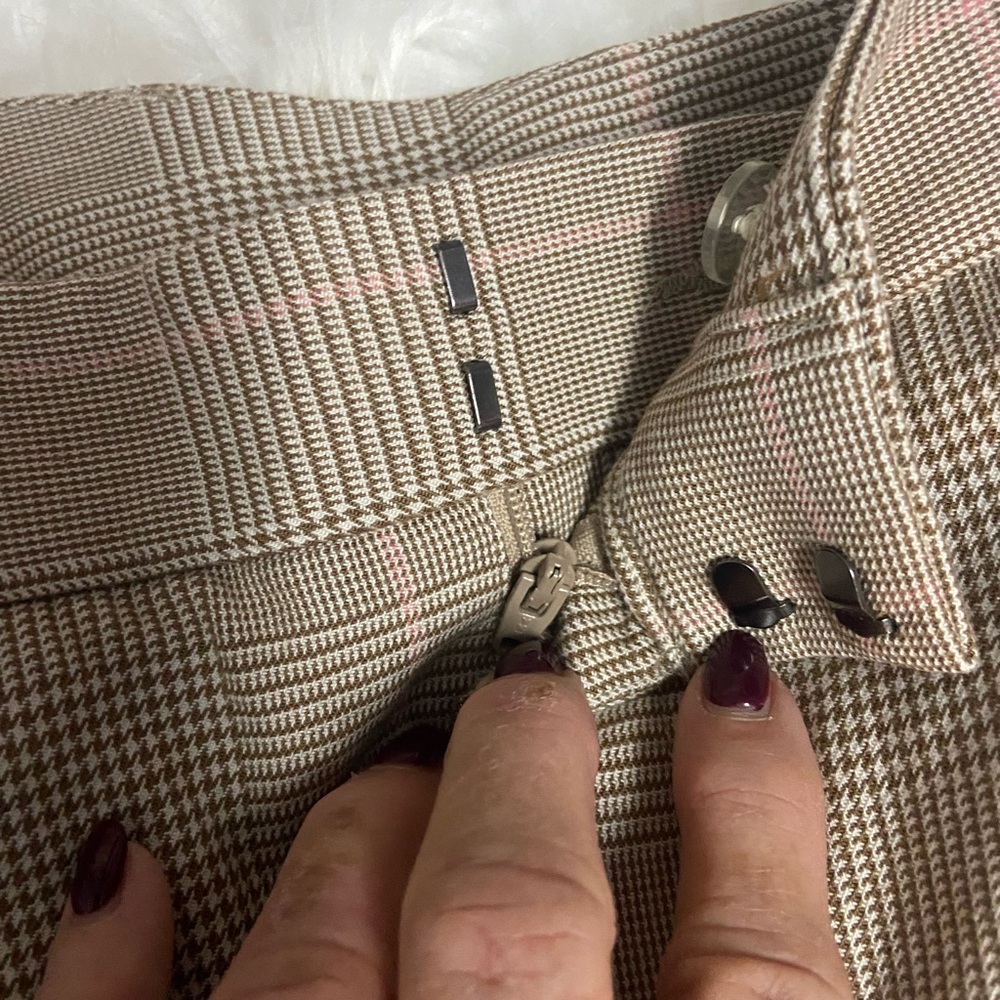 Banana Republic Sloan style Sz 8 Tan/Cream Plaid Women’s Dress Pants - Picture 4 of 9